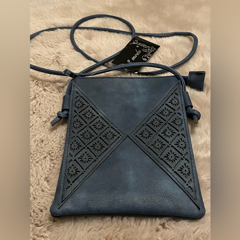 NWT 2 Moda CrossBody Bag Vegan Leather Blue Embellishments Pattern Zip Closure.
